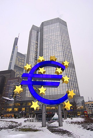 Euro sculpture, symbol of the European currency, European Central Bank, ECB, snowy Willy-Brandt-Platz square, Frankfurt am Main, Hesse, Germany, Europe