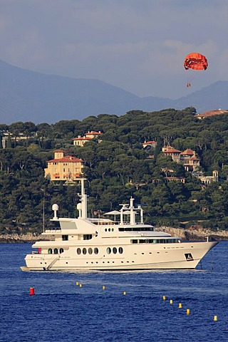 Motoryacht Maridome in front of Monaco, Roquebrune Cap Martin in the back, Department Alpes Maritimes, Region Provence Alpes Cote d'Azur, France, Mediterranean, Europe