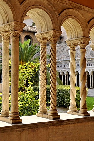 Columns, arcades, cloister, Basilica San Giovanni in Laterano, Rome, Lazio, Italy, Europe