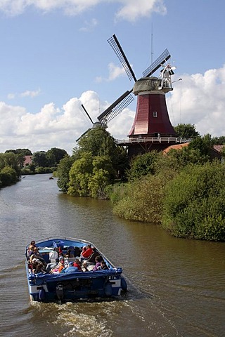 Twin windmills of Greetsiel, two-story gallery Dutchman windmills from the 18th and 19th Century, Greetsiel, East Frisia, Lower Saxony, Germany, Europe