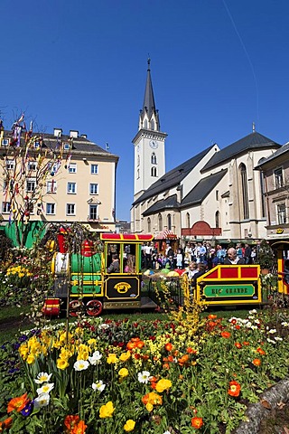 Rathausplatz Square, St. Jakob parish church, easter market, Villach, Carinthia, Austria