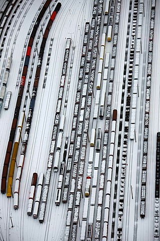 Aerial view, railway yard, freight trains, snow, Hamborn Meiderich, Duisburg, Ruhr, North Rhine-Westphalia, Germany, Europe