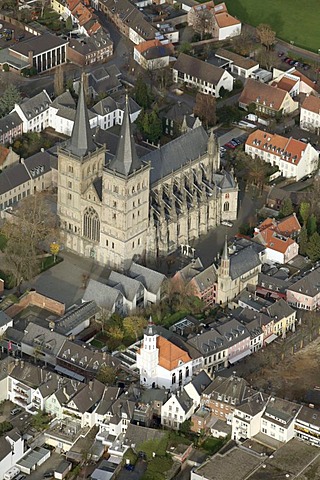 Aerial view, cathedral St. Viktor, chapter, Xanten, Niederrhein region, North Rhine-Westphalia, Germany, Europe