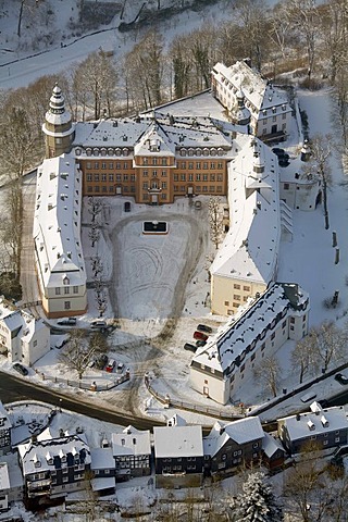 Aerial photo, Schloss Berleburg Castle in the snow in winter, Bad Berleburg, North Rhine-Westphalia, Germany, Europe