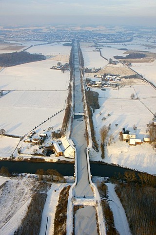 Aerial view, snow, Lippe river, Alte Fahrt, former Dortmund-Ems-Canal, Lehmhegge, Olfen, Ruhrgebiet area, North Rhine-Westphalia, Germany, Europe