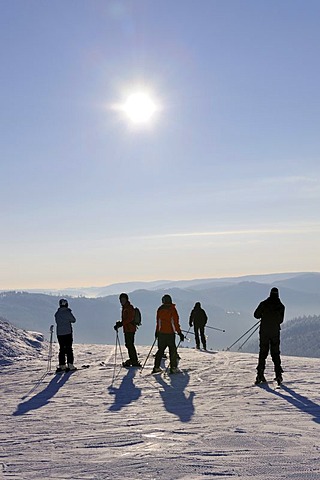 Skiers on Mt Feldberg, southern Black Forest, Baden-Wuerttemberg, Germany, Europe