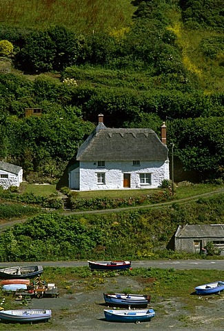 Cottage at Porthoustock, Lizard peninsula, Cornwall, United Kingdom, Europe