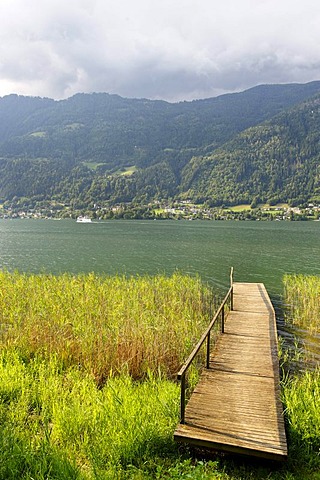 Ossiacher See lake, south bank, with Mt. Gerlitzen, Carinthia, Austria, Europe