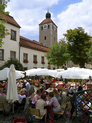 Bischofshof beer garden restaurant, historic centre of Regensburg, UNESCO World Heritage Site, Bavaria, Germany, Europe