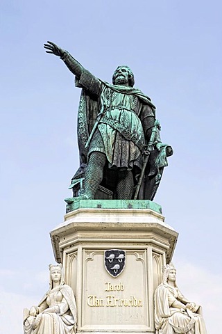 Statue of Jacob van Artevelde, Vrijdagsmarkt square, Ghent, Flanders, Belgium, Europe