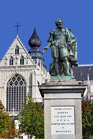 Rubens monument and the Notre Dame cathedral, Onze-Lieve-Vrouwekathedraal, Groenplaats, Antwerp, Flanders, Belgium, Europe