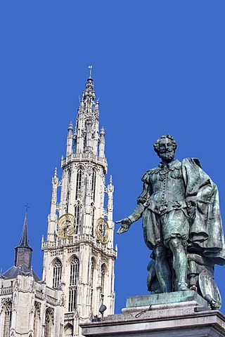 Rubens monument and the Notre Dame cathedral, Onze-Lieve-Vrouwekathedraal, Groenplaats, Antwerp, Flanders, Belgium, Europe