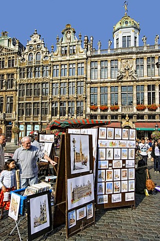 Stalls on Grote Markt, facades and gables of the guildhalls in the back, Brussels, Belgium, Europe