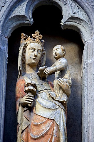 Statue of the Virgin Mary at a house wall, Trier, Rhineland-Palatinate, Germany, Europe