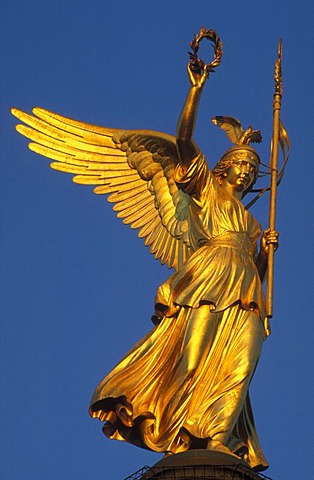 Victoria statue on the Siegessaeule victory column at Grosser Stern, Strasse des 17 Juni, Tiergarten district, Berlin, Germany, Europe