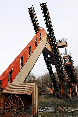 Giant coal excavator, disused coal mine, Zollverein Coal Mine Industrial Complex, Essen-Stoppenberg, Ruhr area, North Rhine-Westphalia, Germany, Europe