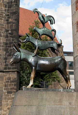 Bremer Stadtmusikanten statue, fairy tale, animals rooster, cat, dog and donkey, landmark of Bremen, Germany, Europe