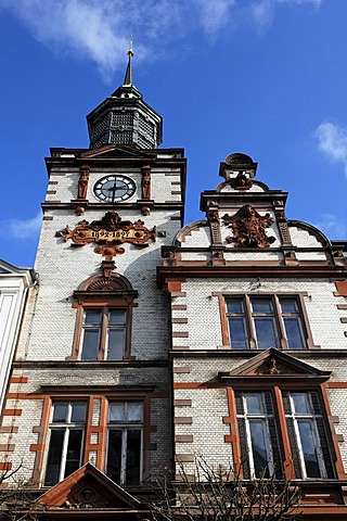 Ornate tower with clock tower and gable with the old coat of arms of Mecklenburg, main post office, built from 1892 to 1897 in Neo-Renaissance style, Mecklenburgstrasse, Schwerin, Mecklenburg-Western Pomerania, Germany, Europe