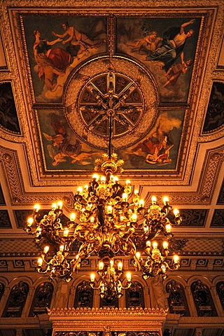 Ceiling with chandelier in the throne room, built in 1856 in the Berlin neo-Renaissance style, Schweriner Schloss castle, built from 1845 to 1857, romantic historicism, Lennestrasse 1, Schwerin, Mecklenburg-Western Pomerania, Germany, Europe