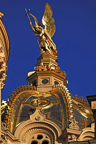 Detail view of the Golden Dome of Schwerin Castle, Schloss Schwerin, built from 1845 to 1857 in the style of romantic historicism, blue sky, Lennestrasse 1, Schwerin, Mecklenburg-Western Pomerania, Germany, Europe