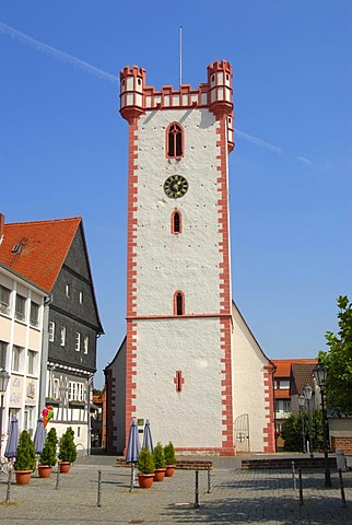 Steeple, former fortified defence tower of the Gedaechtniskirche St. Johann Baptist church, Kardinal-Volk-Platz square, old town, Hanau-Steinheim am Main, Hesse, Germany, Europe