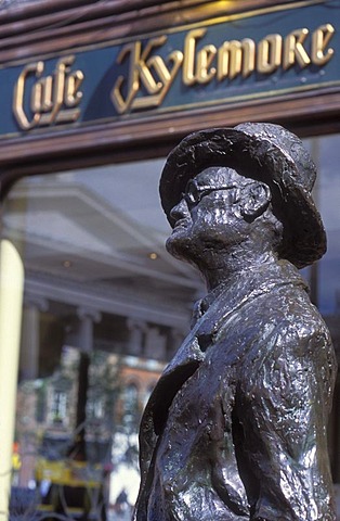 James Joyce statue in front of Kylemore Cafe, restaurant, Dublin, Ireland, Europe