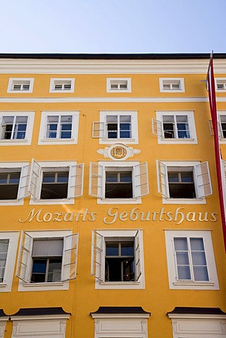 Mozart's birthplace in the Getreidegasse lane, W.A. Mozart, Salzburg, Austria, Europe