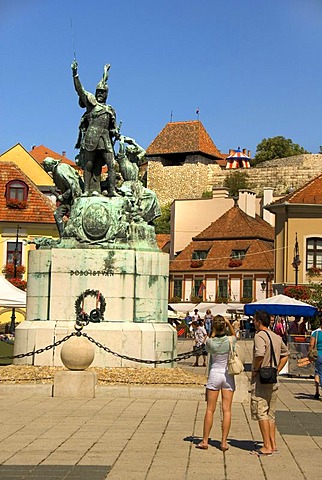 Main square, statue, Baron Istvan Dobo of Ruszka, tourists, castle, Eger, Hungary, Europe