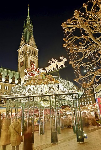 Christmas market on Hamburg Rathausmarkt square, Hamburg, Germany, Europe