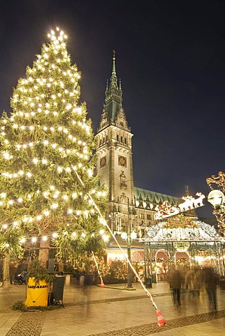 Christmas market on Hamburg Rathausmarkt square, Hamburg, Germany, Europe