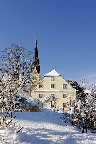 Parish church St. Laurentius above the parsonage, Rottach-Egern, Tegernsee lake, Upper Bavaria, Germany, Europe