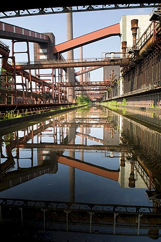 Reflection at the Kokerei Zollverein coking plant, UNESCO World Heritage Site, Essen, Ruhrgebiet area, North Rhine-Westphalia, Germany, Europe