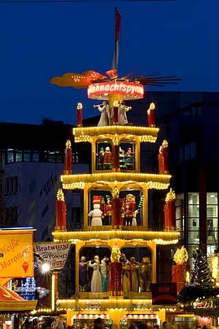 Christmas pyramid at the Christmas market in Dortmund, Ruhrgebiet area, North Rhine-Westphalia, Germany, Europe