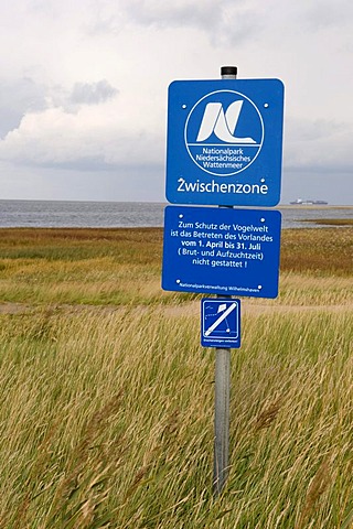 Sign "Nationalpark Niedersaechsisches Wattenmeer", Lower Saxony Wadden Sea National Park in the salt marshes, North Sea resort Cuxhaven, Lower Saxony, Germany, Europe