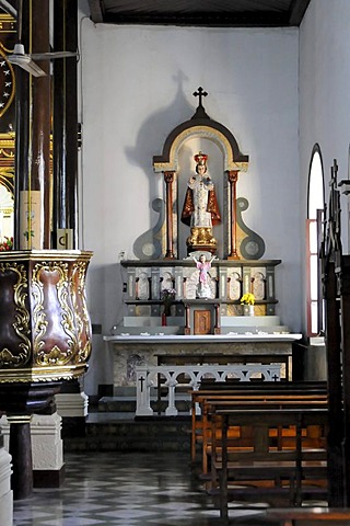 Side altar, La Recoleccion church, 1786, Leon, Nicaragua, Central America