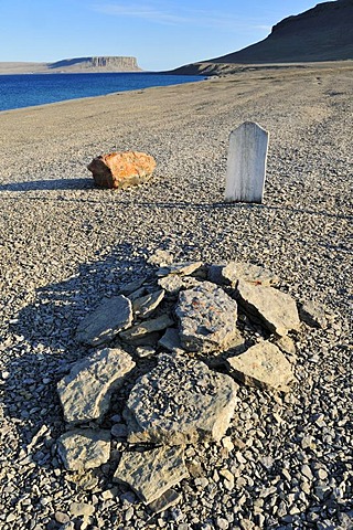 Grave of the famous lost Franklin Expedition, Northwest Passage, Beechey Island, Lancaster Sound, Nunavut, Canada, Arctic