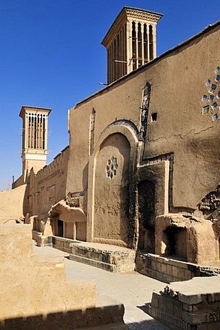 Adobe building with windtower in the historic town of Yazd, UNESCO World Heritage Site, Iran, Persia, Asia