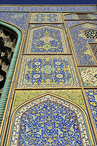 Colorful faience tiles on the Sheik Lotfollah, Lotf Allah Mosque, Esfahan, UNESCO World Heritage Site, Isfahan, Iran, Persia, Asia