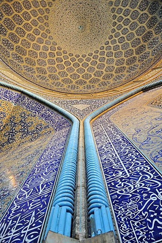 Highlight of Persian architecture, interior of Sheik Lotfollah, Lotf Allah Mosque, UNESCO World Heritage Site, Isfahan, Esfahan, Iran, Persia, Asia