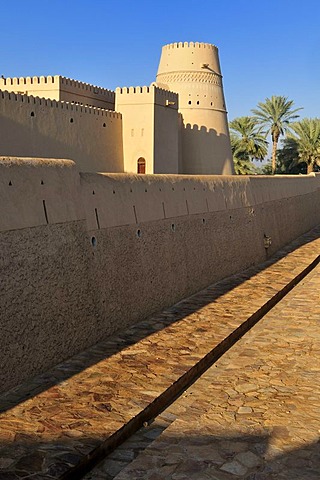 Historic adobe fortification Al Khandaq Fort or Castle, Buraimi, Al Dhahirah region, Sultanate of Oman, Arabia, Middle East