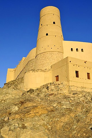 Historic adobe fortification Bahla fort or castle, UNESCO World Heritage Site, Hajar al Gharbi Mountains, Dhakiliya Region, Sultanate of Oman, Arabia, Middle East