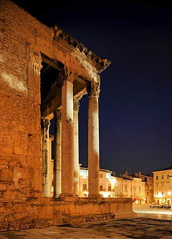 Night shot of the Temple of Rome and Augustus and the Forum Square in Pula, Croatia, Europe