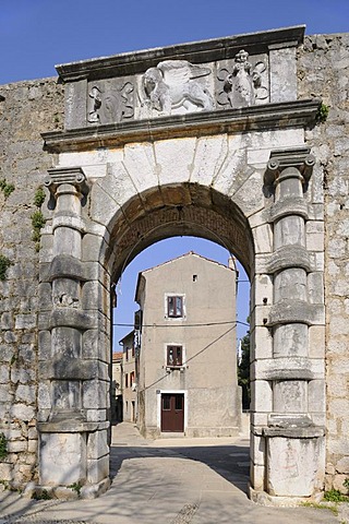 Venetian town gate of the town of Cres, Croatia, Europe