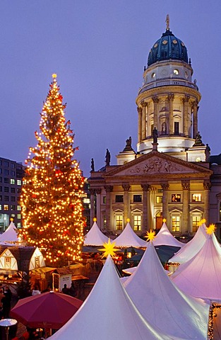 The Magic of Christmas, Christmas market on Gendarmenmarkt square, Schauspielhaus theatre, Deutscher Dom cathedral, Mitte district, Berlin, Germany, Europe