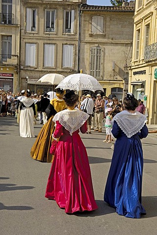 Arlesiennes, Fete du Costume, Arles, Bouches du Rhone, Provence, France, Europe