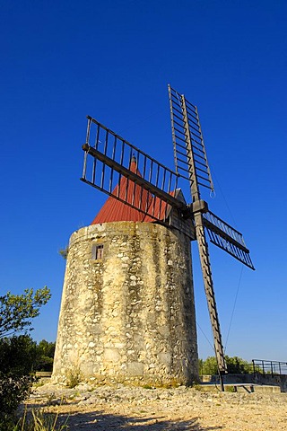 Alphonse Daudet's windmill, near Arles, Bouches du Rhone, Provence, France, Europe