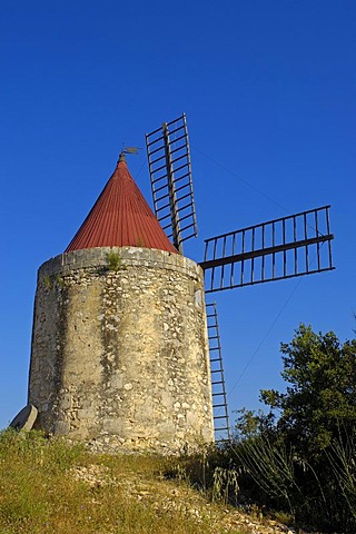 Alphonse Daudet's windmill, near Arles, Bouches du Rhone, Provence, France, Europe