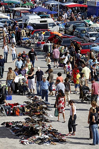 Largest flea market in the Ruhrgebiet region, during the summer party at the Grugahalle event hall, Essen, North Rhine-Westphalia, Germany, Europe