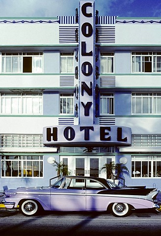 Vintage car parked in front of the Colony Hotel, Ocean Drive, South Beach, Art Deco District, Miami, Florida, USA