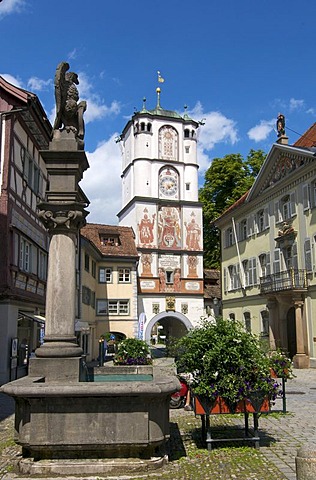 Pedestrian zone with Ravensburger Tor gate in Wangen im Allgaeu, Upper Swabia, Allgaeu, Baden-Wuerttemberg, Germany, Europe